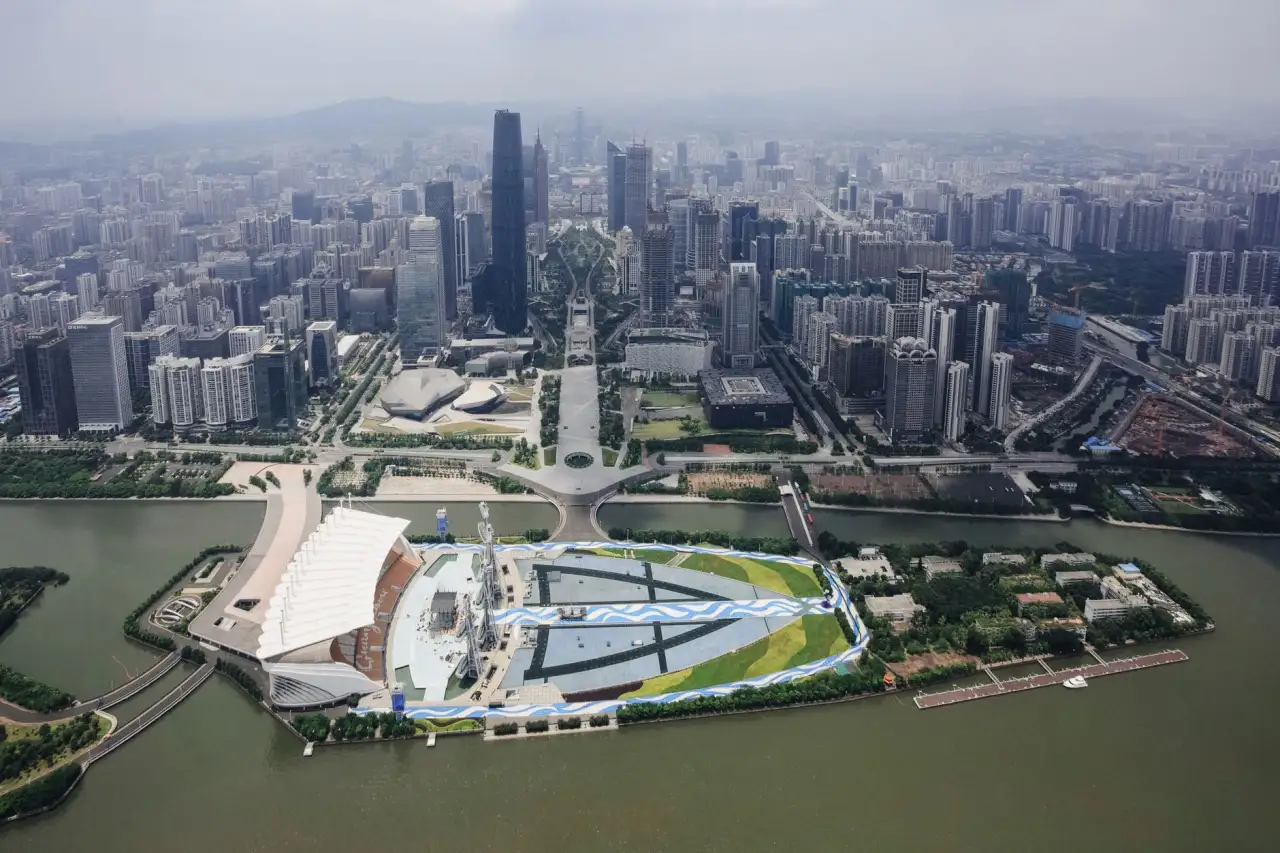 重庆粲然餐饮管理有限公司食堂承包服务标准化运营流程解析