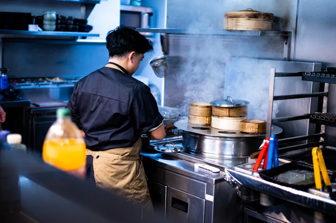 重庆食堂承包行业观察：标准化运营如何重塑企事业单位餐饮服务品质正文配图 2