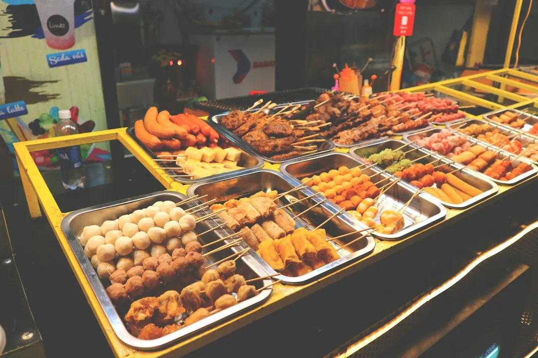 重庆餐饮管理公司分享：企事业单位食堂承包的标准化运营要点解析